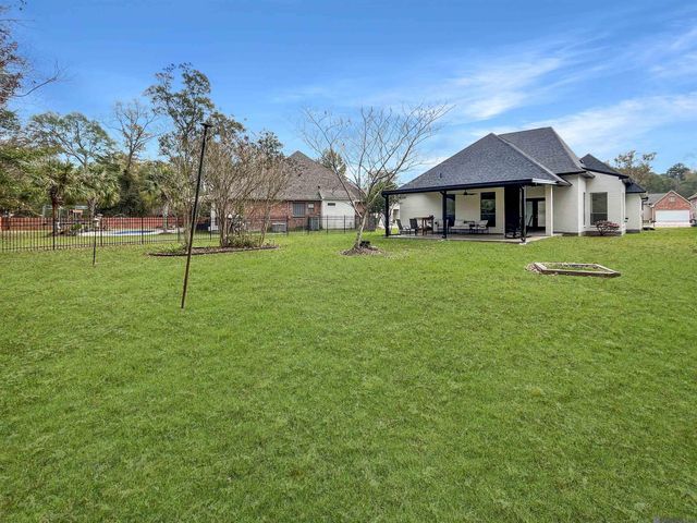 8473 Le Marie Ct, Denham Springs, LA 70706
