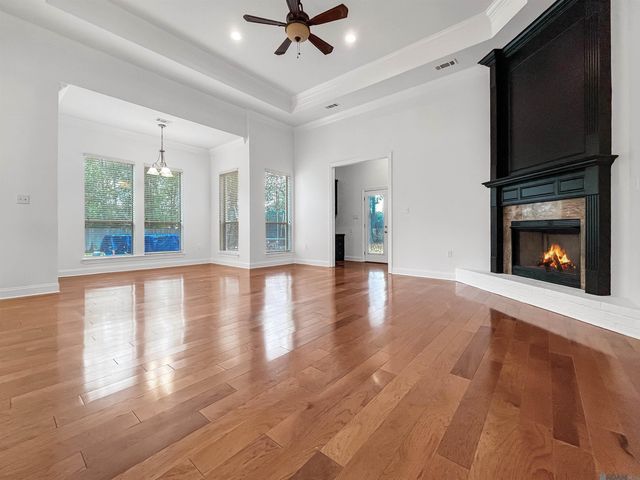 8473 Le Marie Ct, Denham Springs, LA 70706