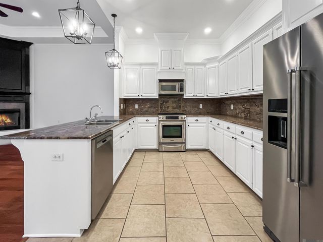 8473 Le Marie Ct, Denham Springs, LA 70706