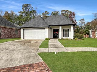 8473 Le Marie Ct, Denham Springs, LA 70706
