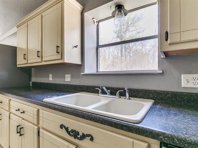 14520 Turkey Hills Road, Newalla, OK 74857