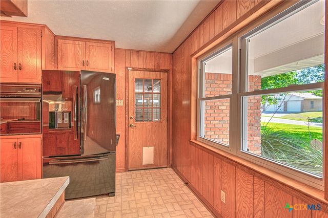 1810 N Beal Street, Belton, TX 76513