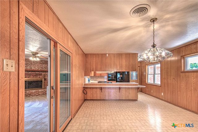 1810 N Beal Street, Belton, TX 76513