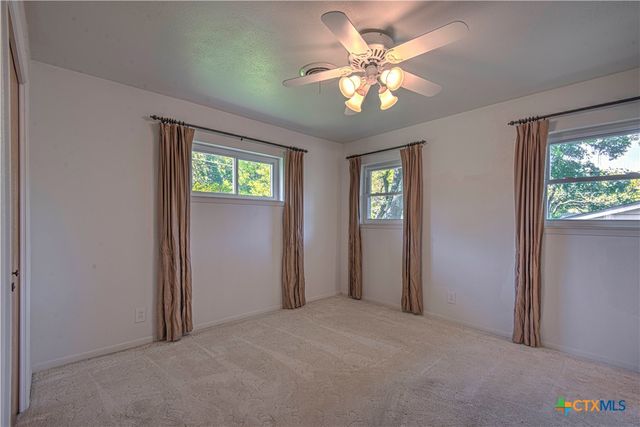 1810 N Beal Street, Belton, TX 76513
