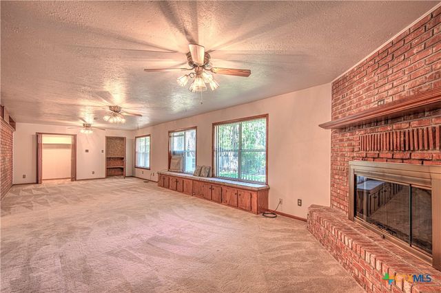 1810 N Beal Street, Belton, TX 76513