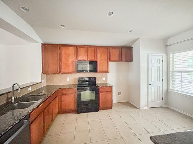 7810 Squirrel Hollow DR, Georgetown, TX 78628