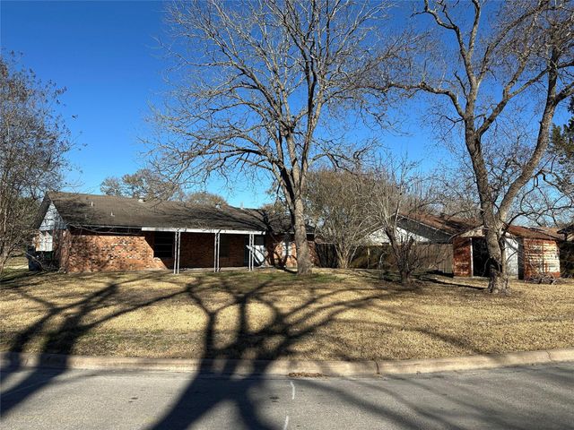 1211 W Jefferson Street, Brenham, TX 77833