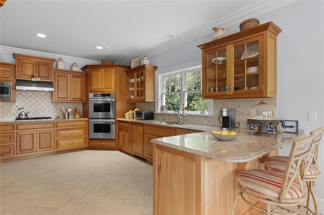42 Jessup Lane, Westhampton Beach, NY 11978