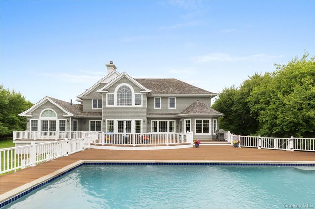 42 Jessup Lane, Westhampton Beach, NY 11978