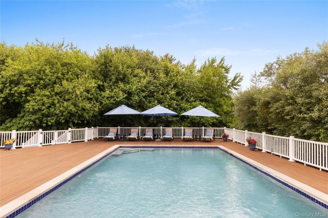 42 Jessup Lane, Westhampton Beach, NY 11978