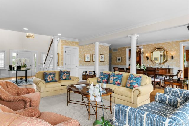 42 Jessup Lane, Westhampton Beach, NY 11978