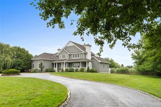 42 Jessup Lane, Westhampton Beach, NY 11978