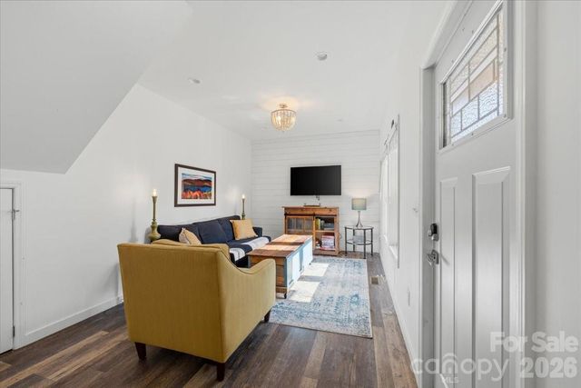 109 Portmanvilla Road, Black Mountain, NC 28711