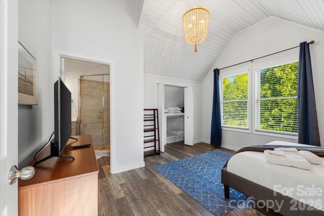 109 Portmanvilla Road, Black Mountain, NC 28711