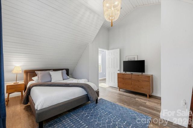 109 Portmanvilla Road, Black Mountain, NC 28711