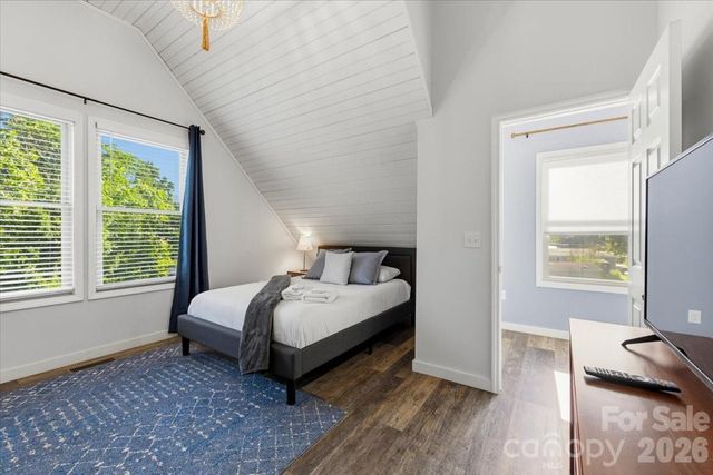109 Portmanvilla Road, Black Mountain, NC 28711
