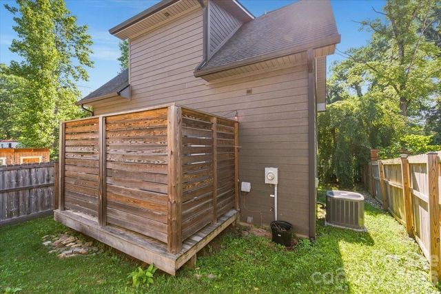 109 Portmanvilla Road, Black Mountain, NC 28711