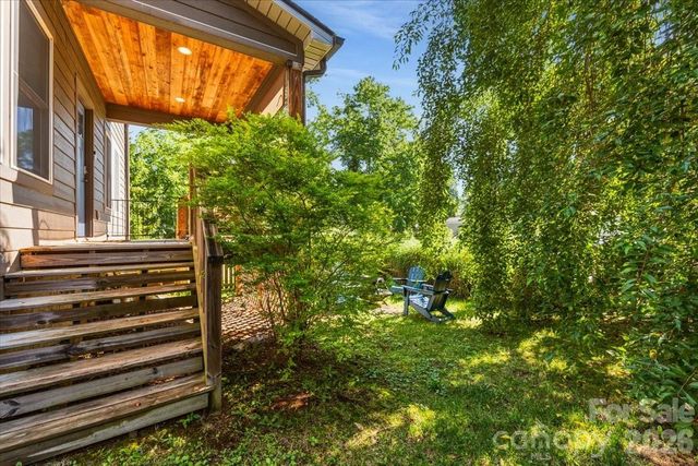 109 Portmanvilla Road, Black Mountain, NC 28711