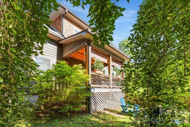 109 Portmanvilla Road, Black Mountain, NC 28711