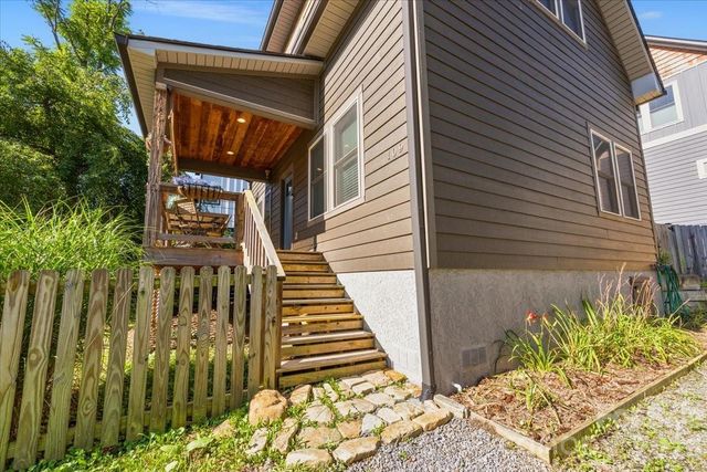 109 Portmanvilla Road, Black Mountain, NC 28711