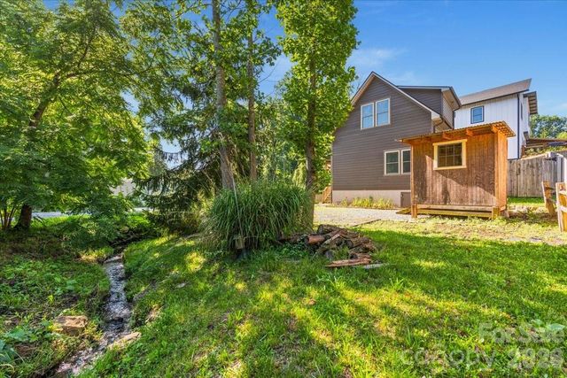 109 Portmanvilla Road, Black Mountain, NC 28711