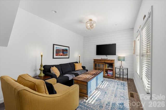 109 Portmanvilla Road, Black Mountain, NC 28711
