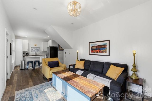 109 Portmanvilla Road, Black Mountain, NC 28711