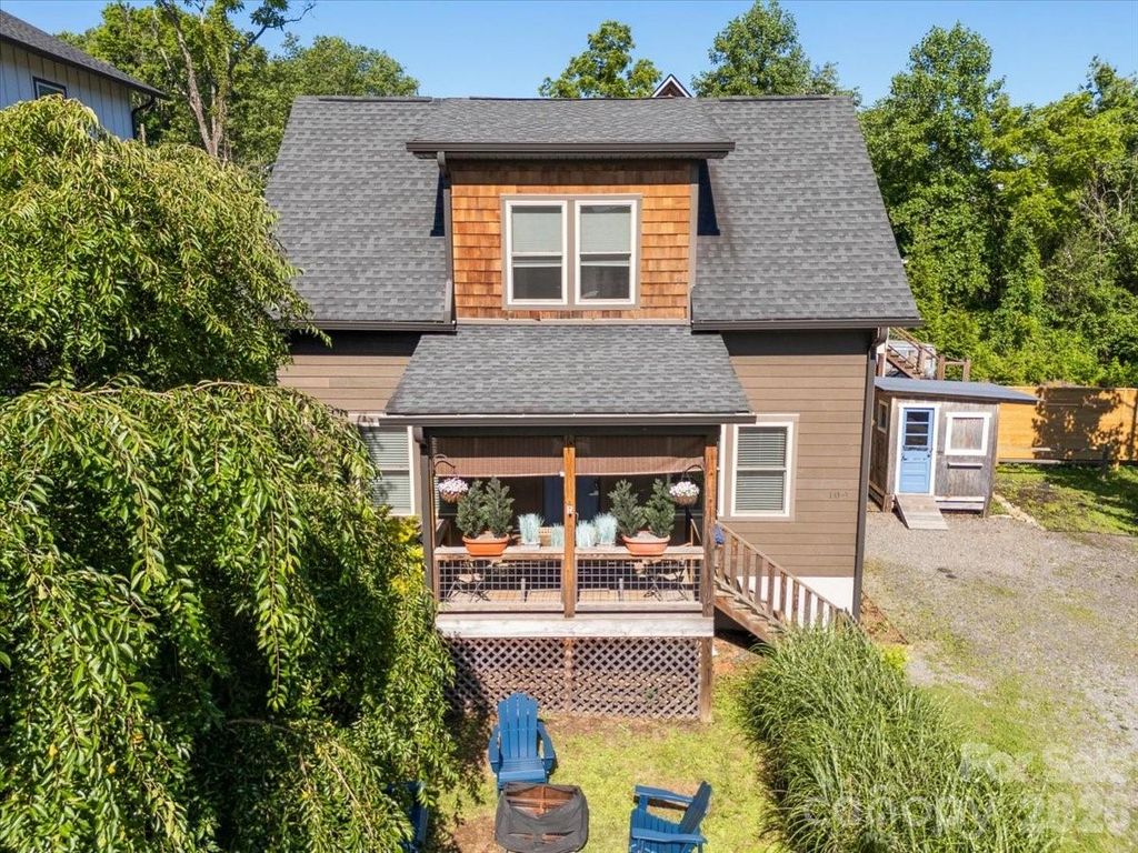 109 Portmanvilla Road, Black Mountain, NC 28711