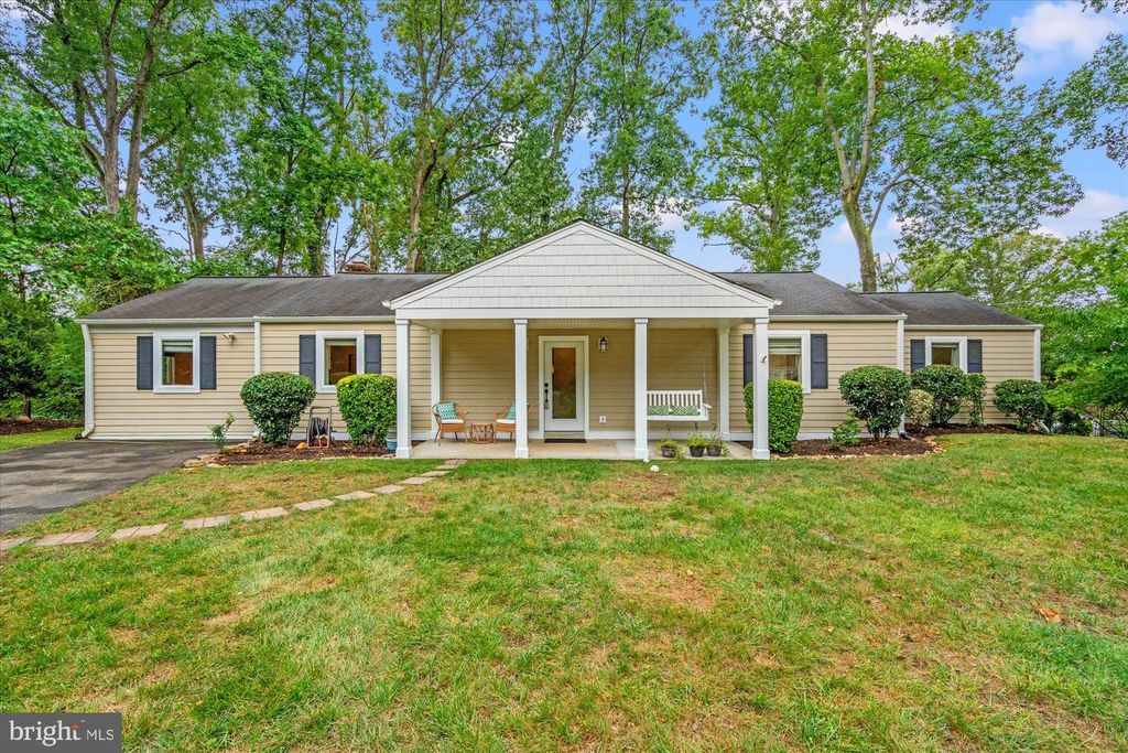 1305 NAMASSIN RD, Alexandria, VA 22308