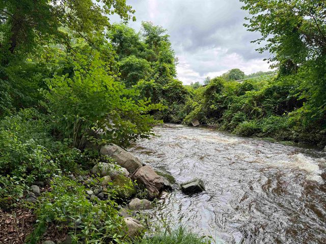 9 Village Drive, Brattleboro, VT 05301