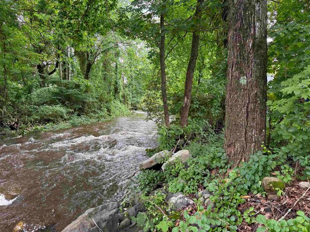 9 Village Drive, Brattleboro, VT 05301