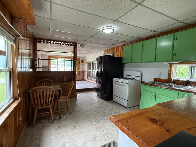 9 Village Drive, Brattleboro, VT 05301