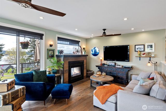 31 Pt. Fosdick Dr. NW, Gig Harbor, WA 98335