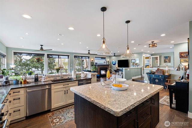 31 Pt. Fosdick Dr. NW, Gig Harbor, WA 98335