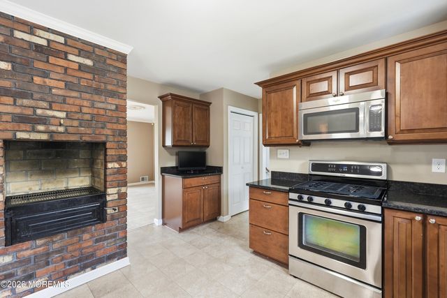 17 Church Lane, Englishtown, NJ 07726