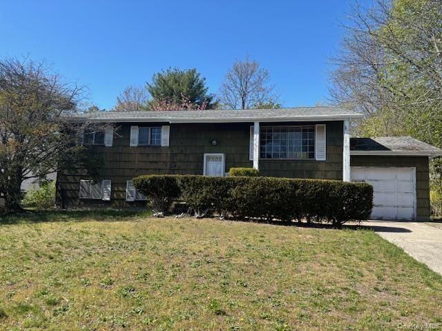199 Ridge Road, Wheatley Heights, NY 11798