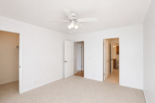 707 Sunfish Point 707, Schaumburg, IL 60194