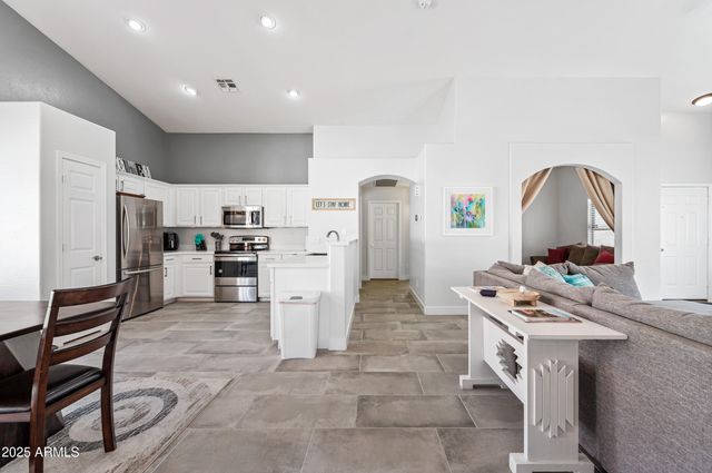 3228 E SANDY Way, Gilbert, AZ 85297