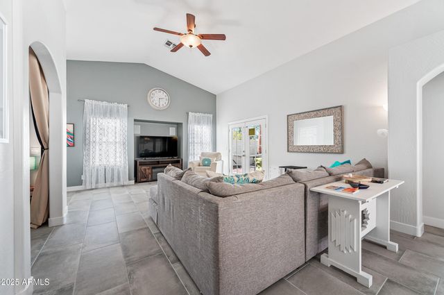 3228 E SANDY Way, Gilbert, AZ 85297