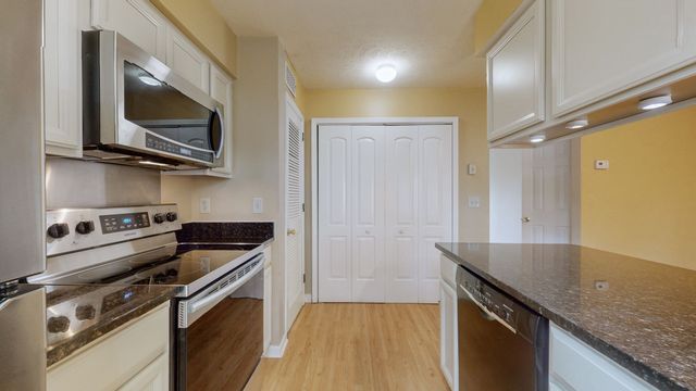102 Thistle Ln, Hermitage, TN 37076