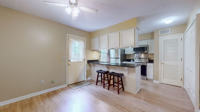102 Thistle Ln, Hermitage, TN 37076