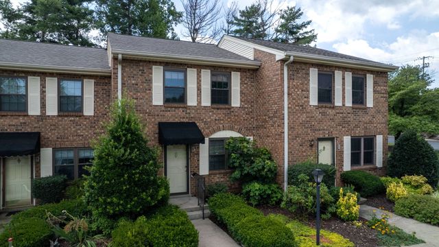 102 Thistle Ln, Hermitage, TN 37076
