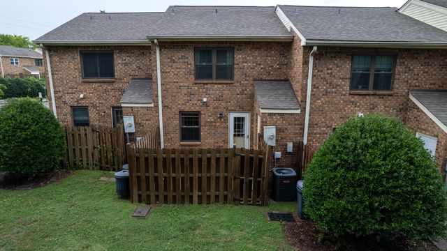 102 Thistle Ln, Hermitage, TN 37076