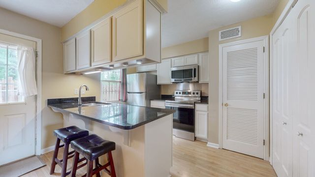 102 Thistle Ln, Hermitage, TN 37076