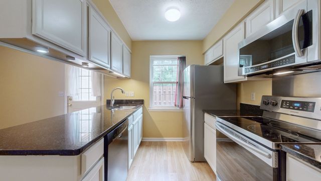 102 Thistle Ln, Hermitage, TN 37076