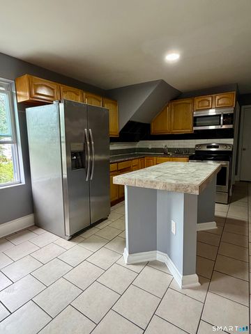 14 Kenyon Street 3rd Floor, Waterbury, CT 06702