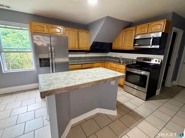 14 Kenyon Street 3rd Floor, Waterbury, CT 06702