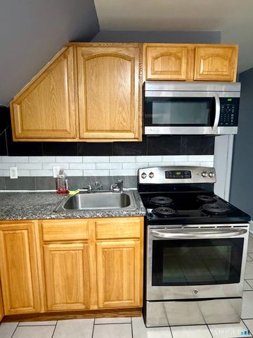 14 Kenyon Street 3rd Floor, Waterbury, CT 06702