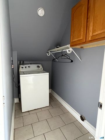 14 Kenyon Street 3rd Floor, Waterbury, CT 06702