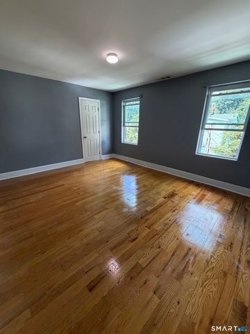14 Kenyon Street 3rd Floor, Waterbury, CT 06702